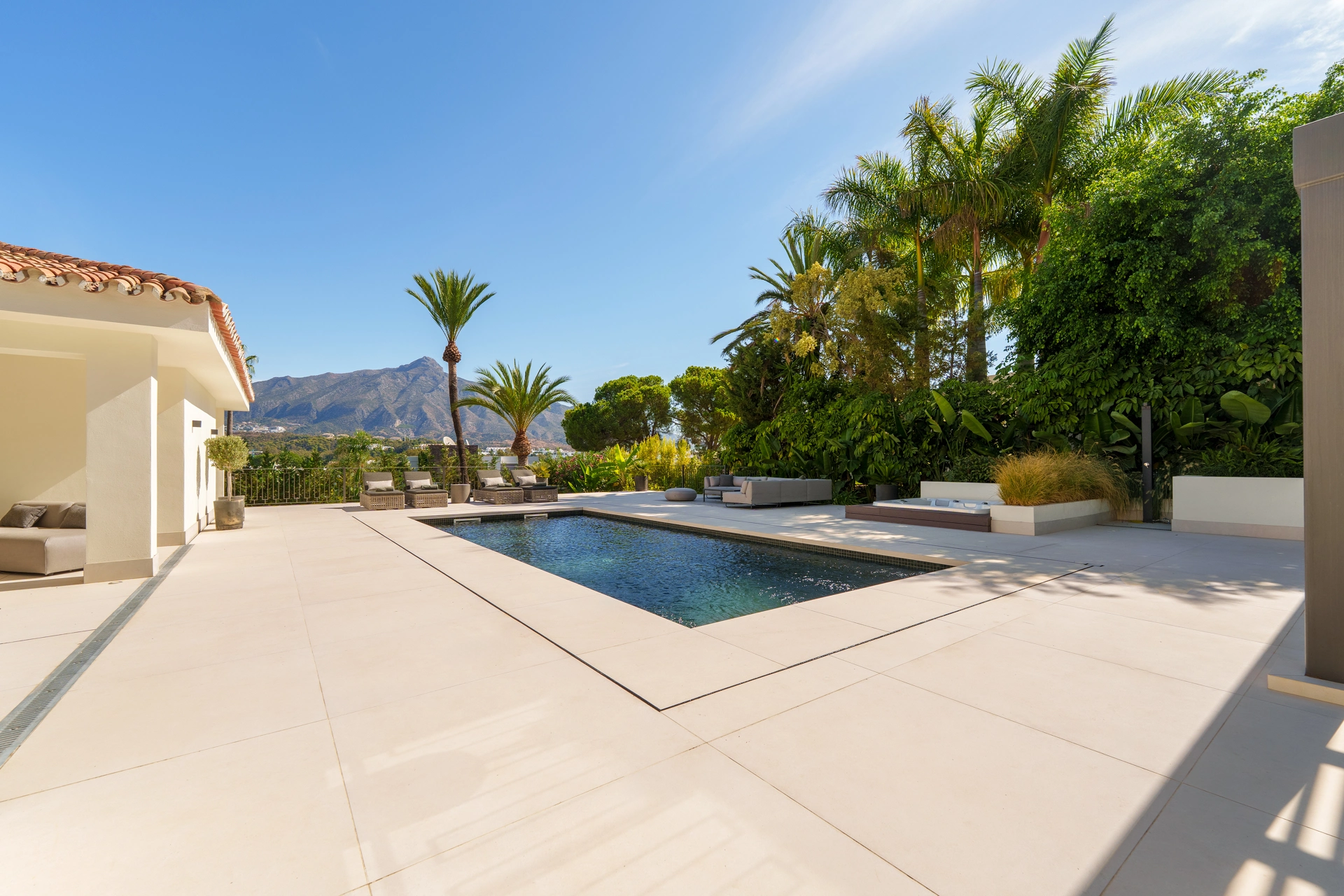 Villa en venta en Nueva Andalucia, Marbella