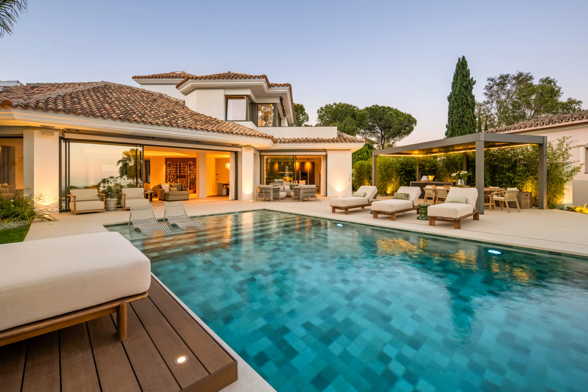 Villa en venta en El Herrojo, Benahavis