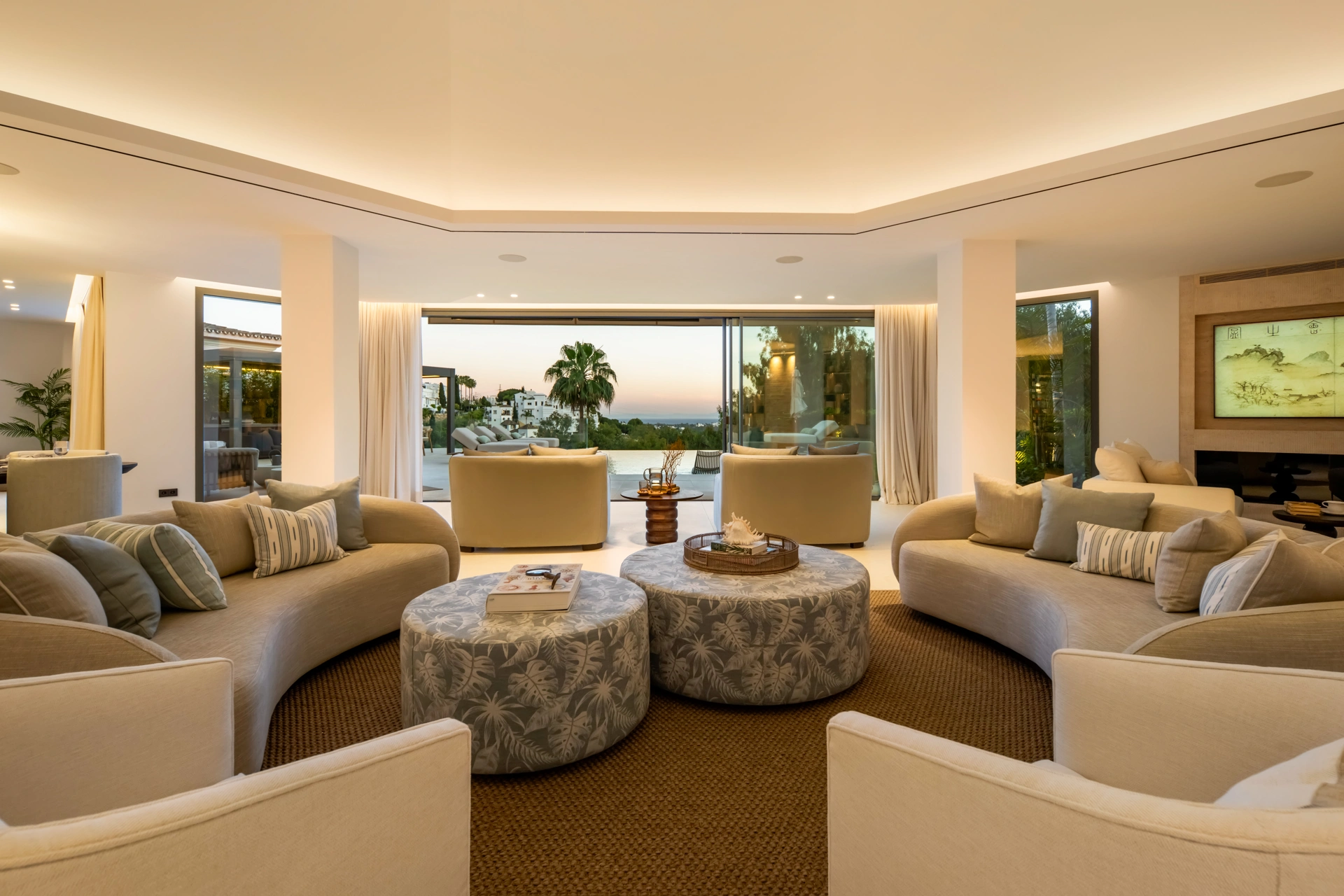 Villa en venta en El Herrojo, Benahavis