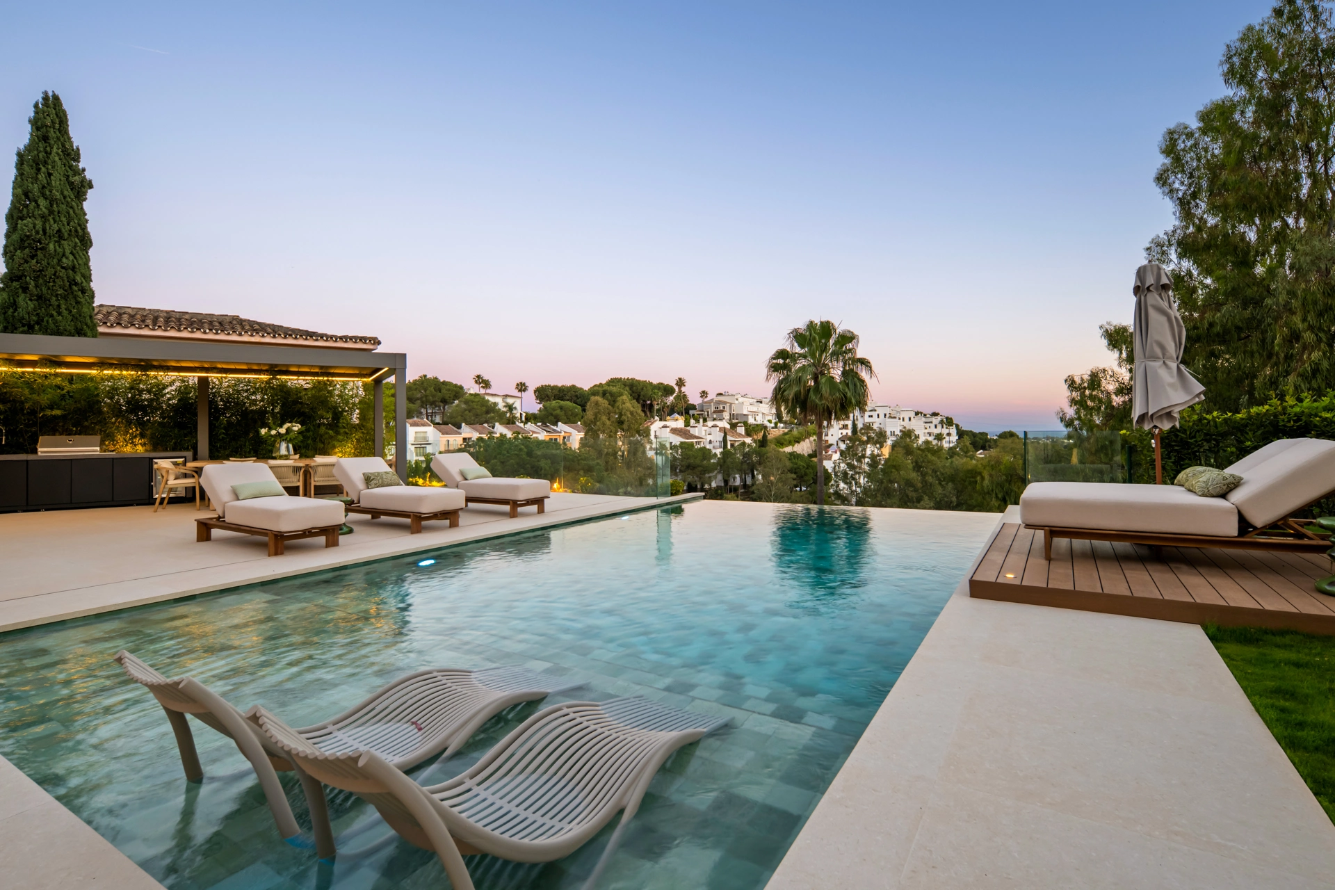 Villa en venta en El Herrojo, Benahavis