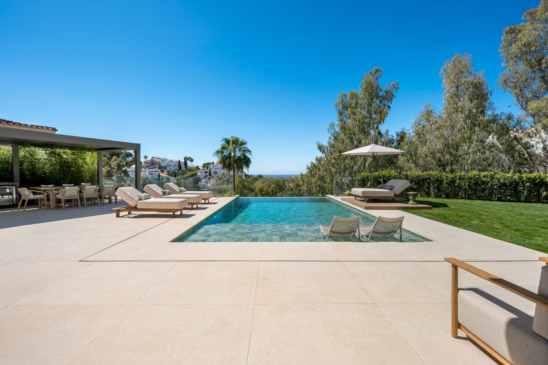 Villa en venta en El Herrojo, Benahavis