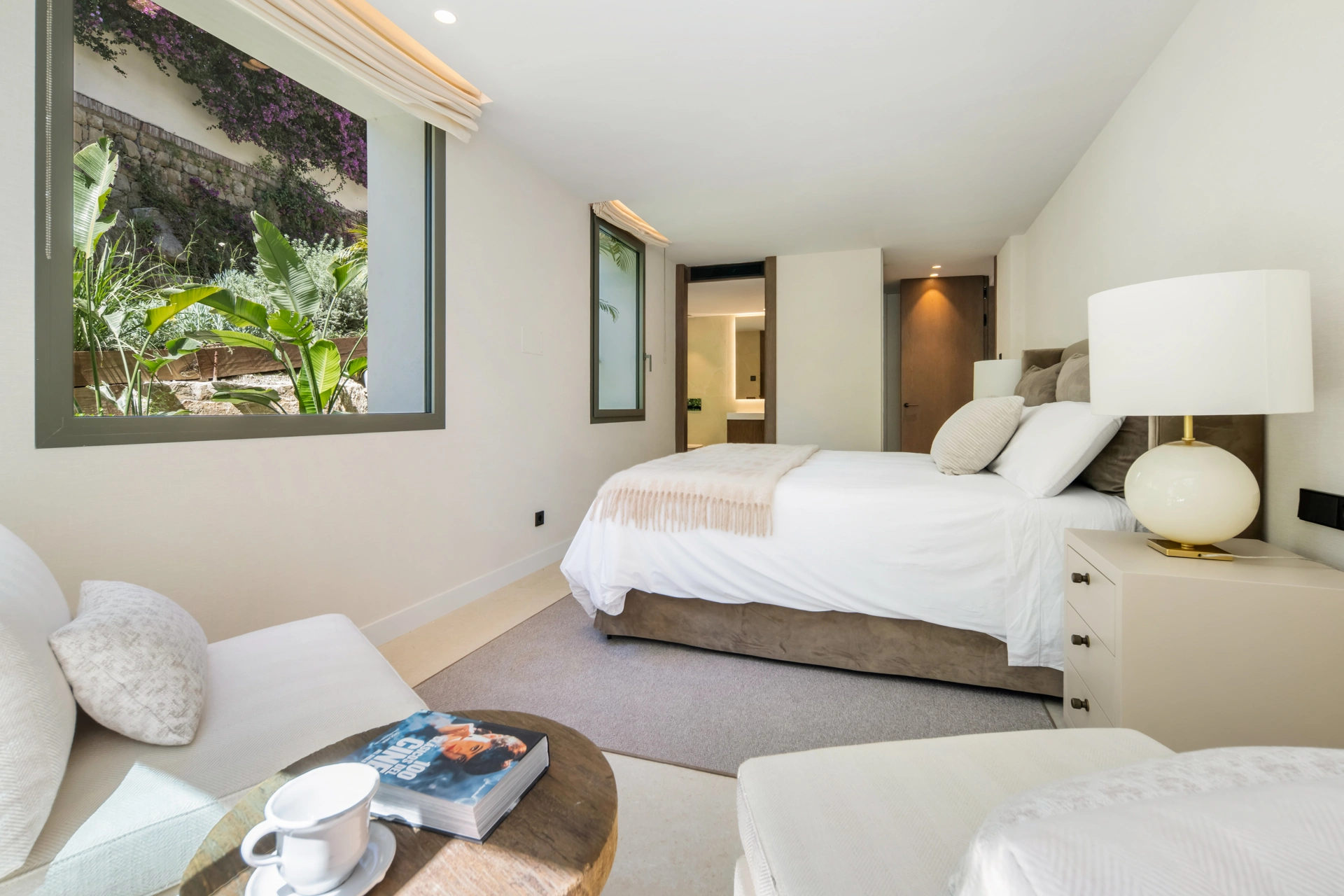 Villa en venta en El Herrojo, Benahavis