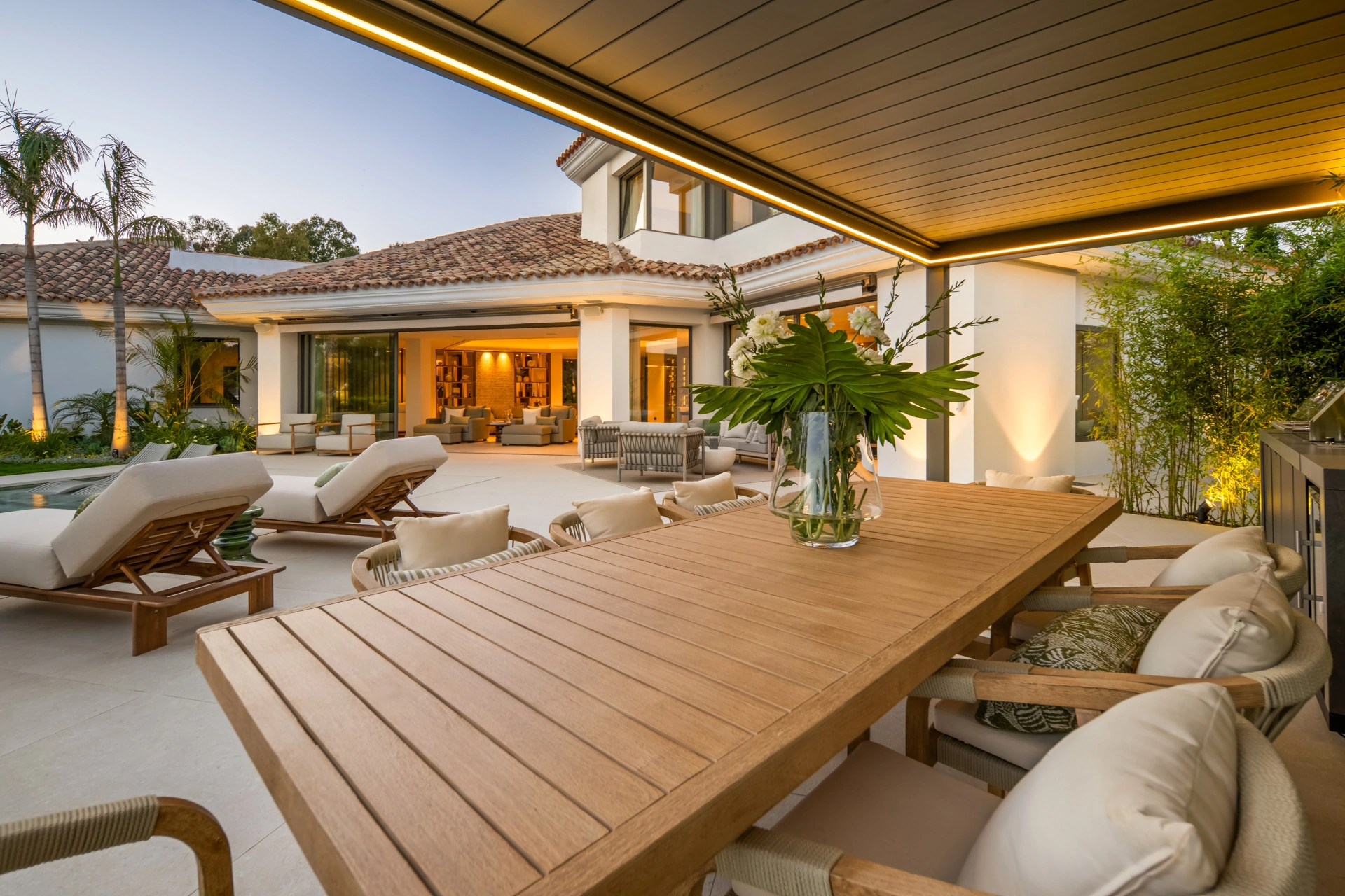 Villa en venta en El Herrojo, Benahavis