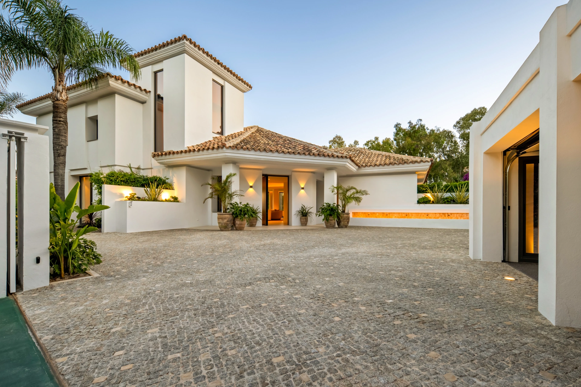 Villa en venta en El Herrojo, Benahavis