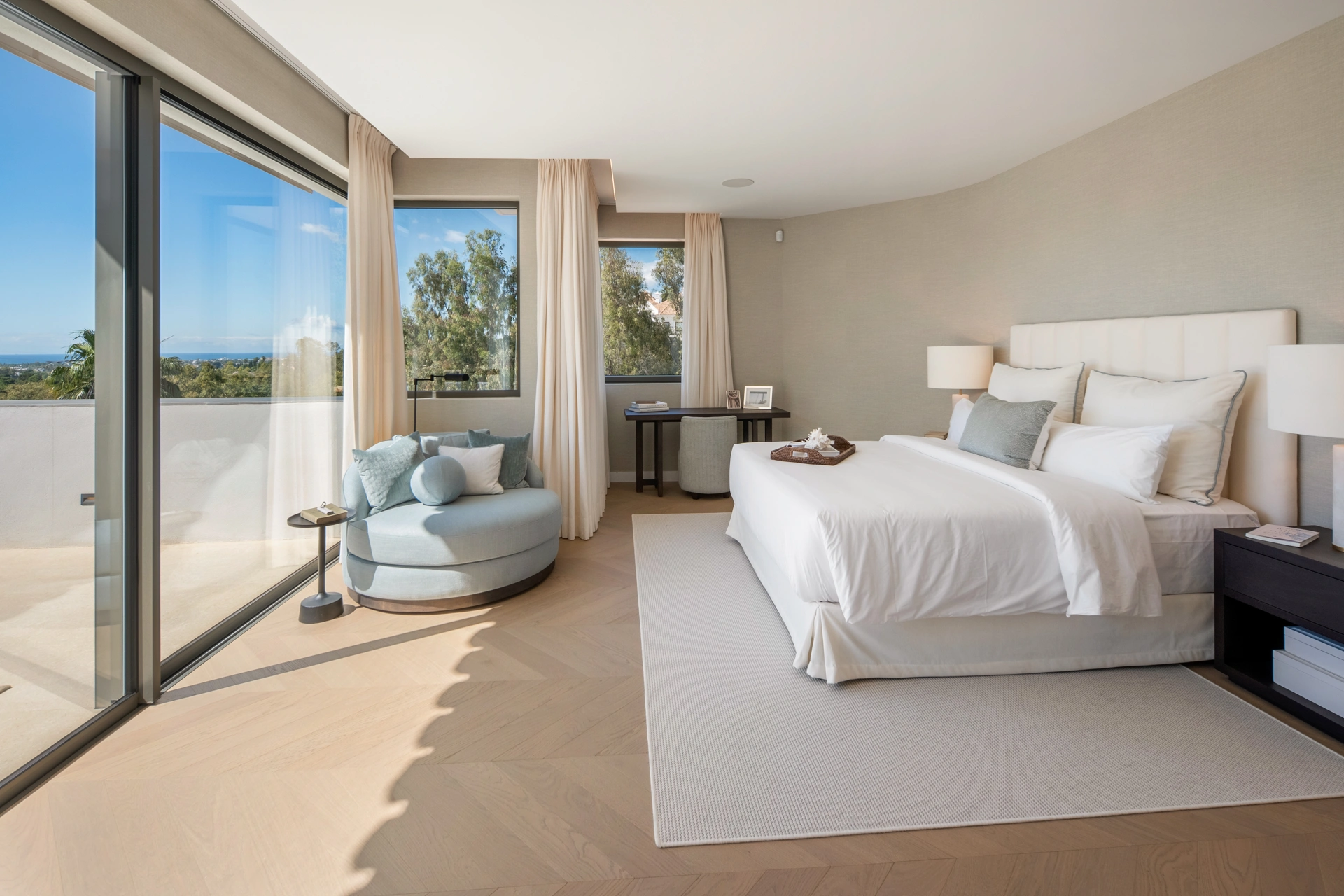 Villa en venta en El Herrojo, Benahavis
