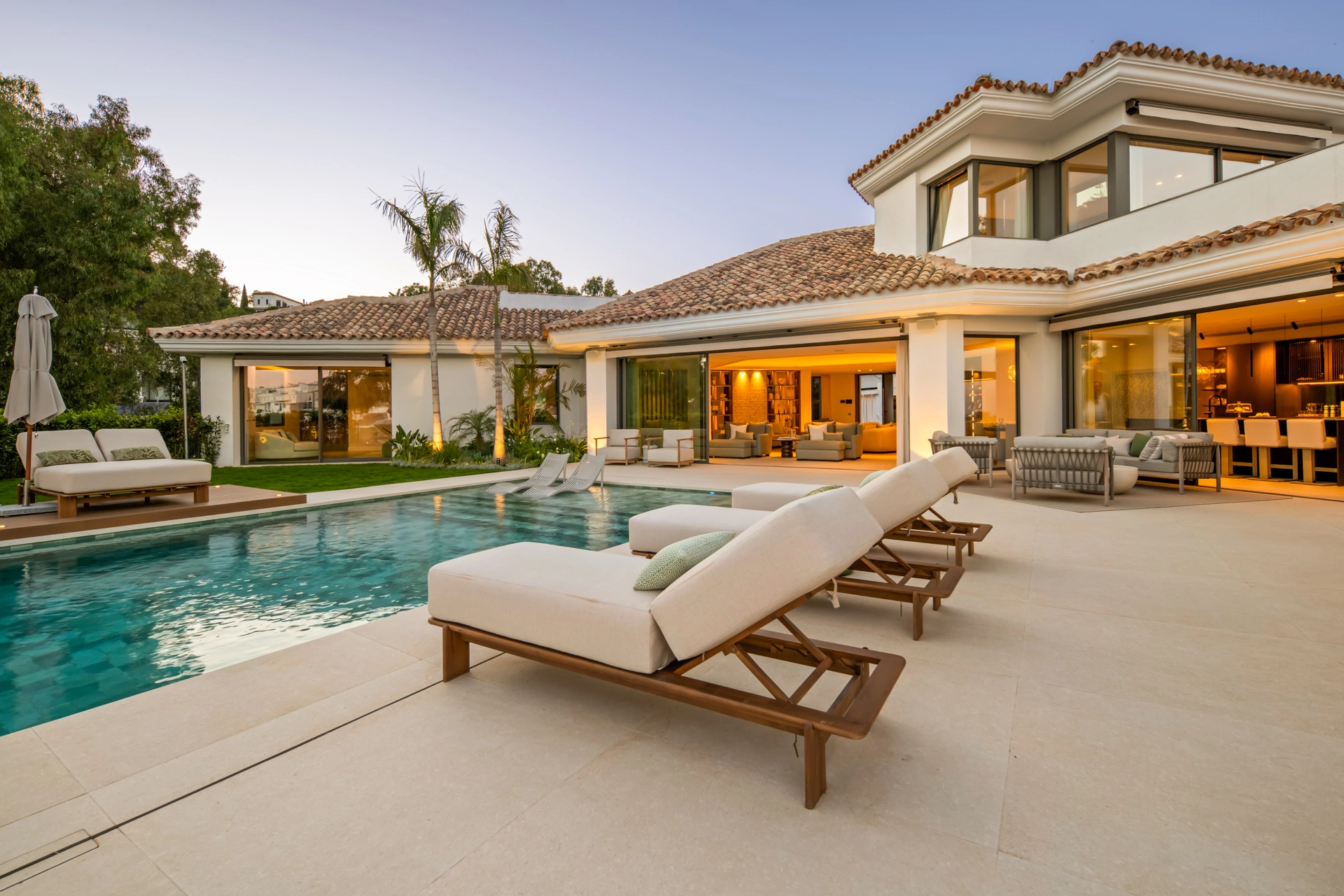 Villa en venta en El Herrojo, Benahavis