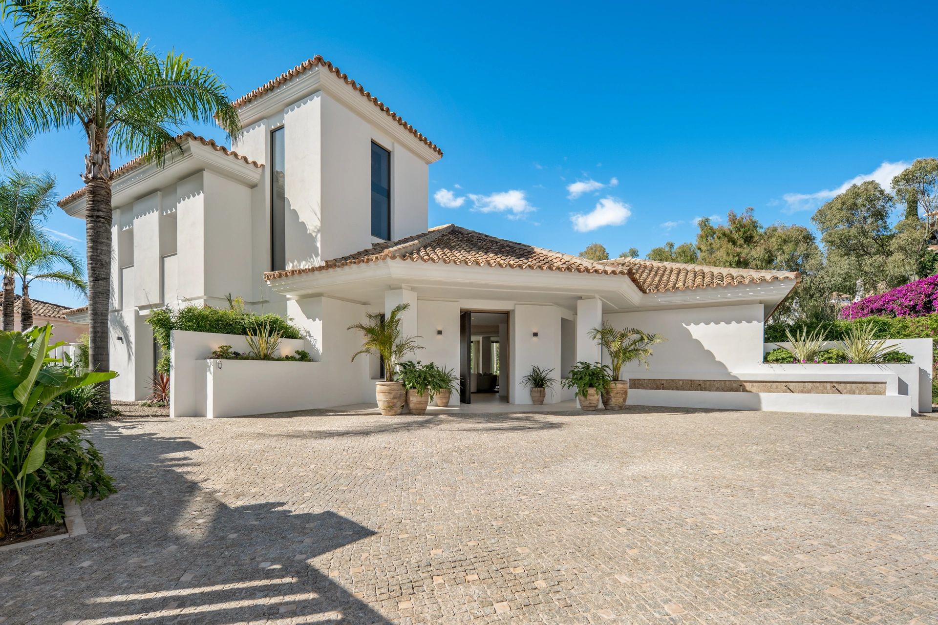 Villa en venta en El Herrojo, Benahavis