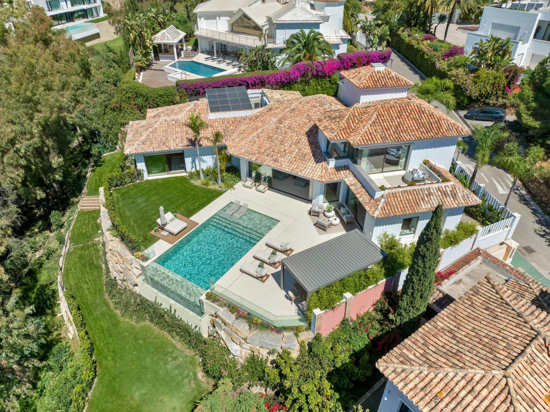 Villa en venta en El Herrojo, Benahavis