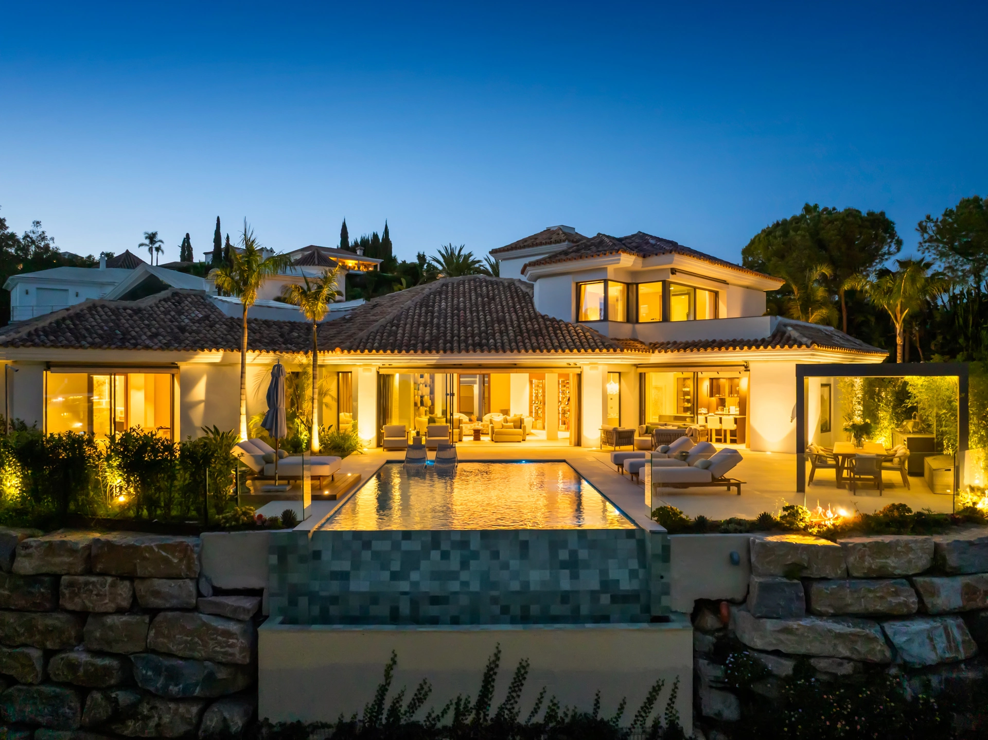 Villa en venta en El Herrojo, Benahavis
