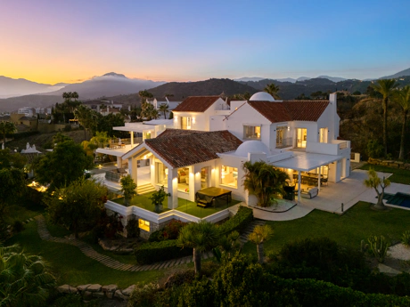 Dimensiones y Vistas Excepcionales en Benahavís
