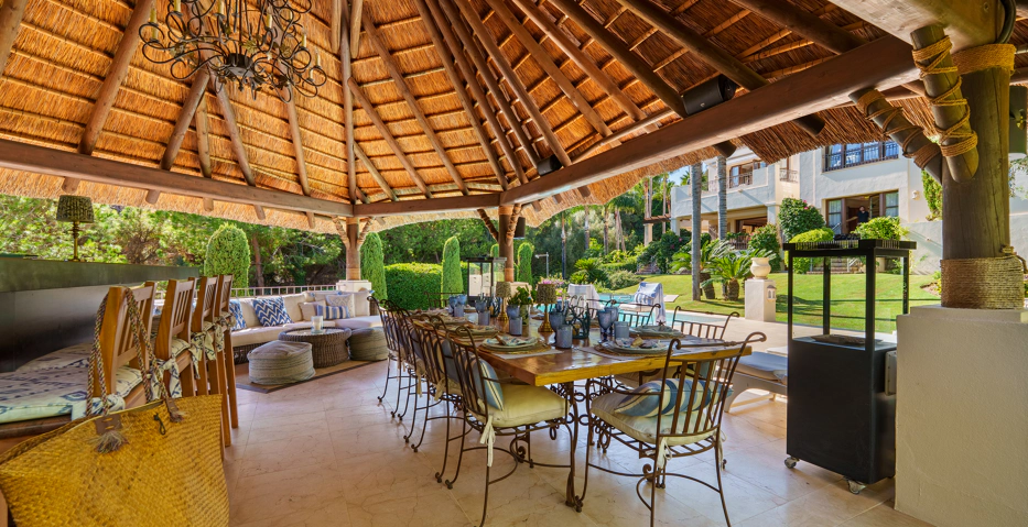 Impresionante Villa Andaluza en Lomas de Marbella Club