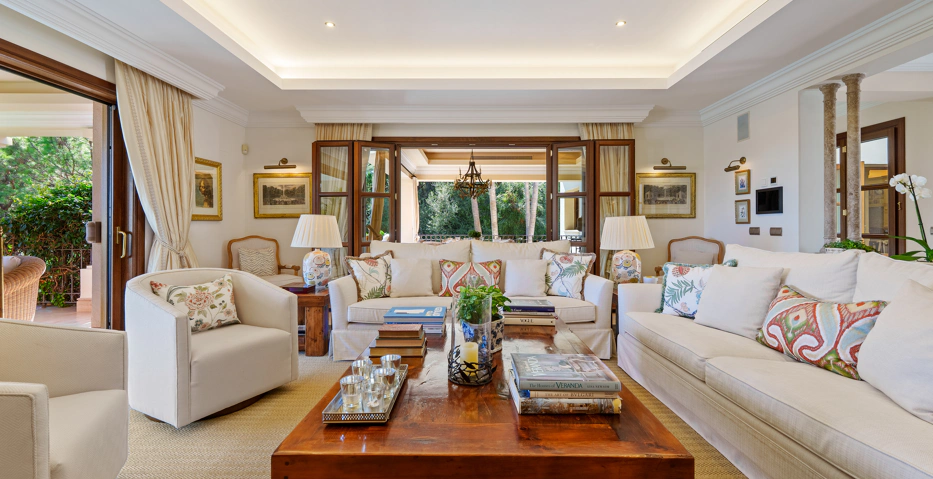 Impresionante Villa Andaluza en Lomas de Marbella Club