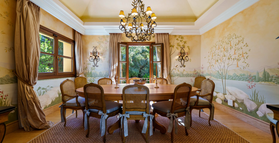 Impresionante Villa Andaluza en Lomas de Marbella Club
