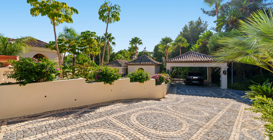 Impresionante Villa Andaluza en Lomas de Marbella Club