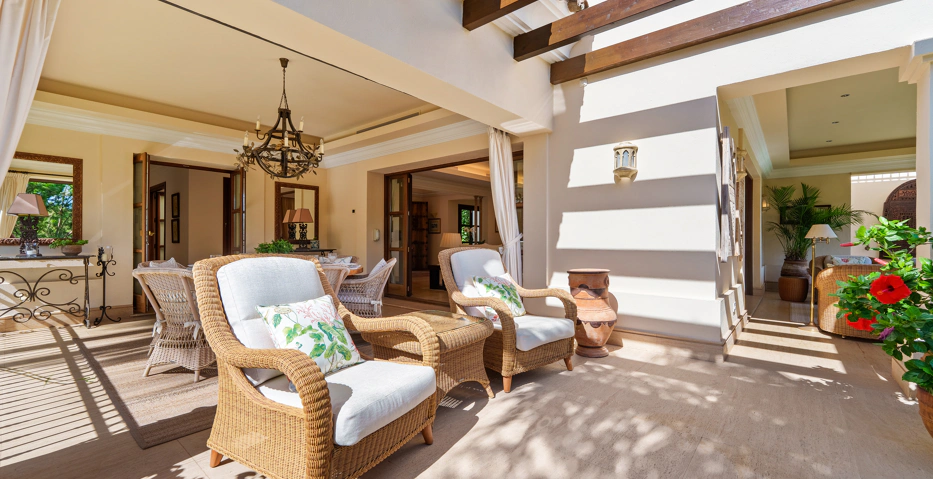 Impresionante Villa Andaluza en Lomas de Marbella Club