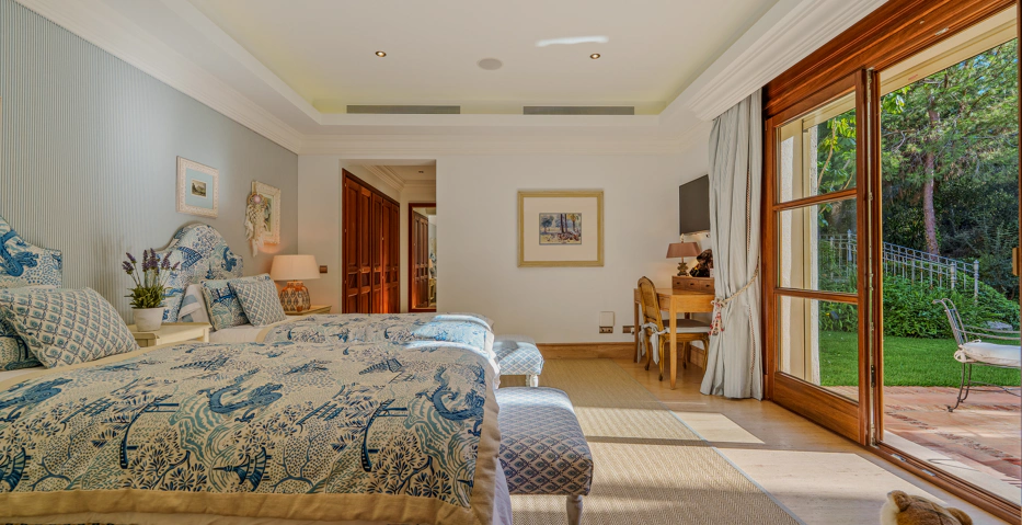 Impresionante Villa Andaluza en Lomas de Marbella Club