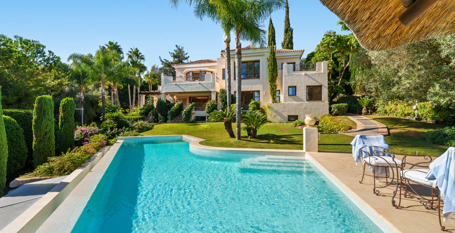 Impresionante Villa Andaluza en Lomas de Marbella Club