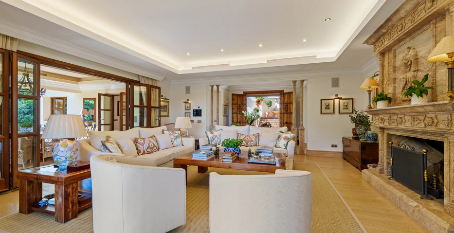 Impresionante Villa Andaluza en Lomas de Marbella Club