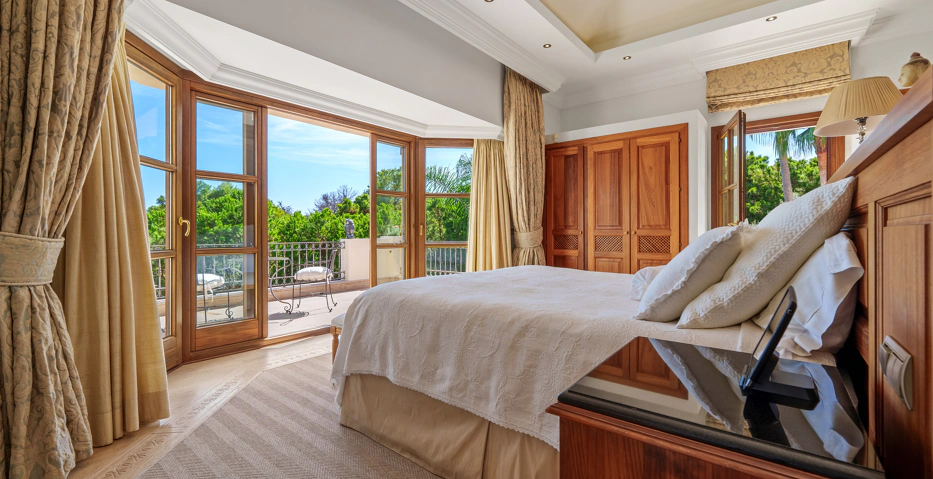 Impresionante Villa Andaluza en Lomas de Marbella Club