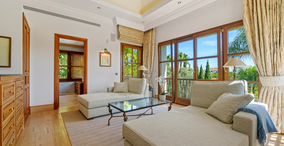 Impresionante Villa Andaluza en Lomas de Marbella Club
