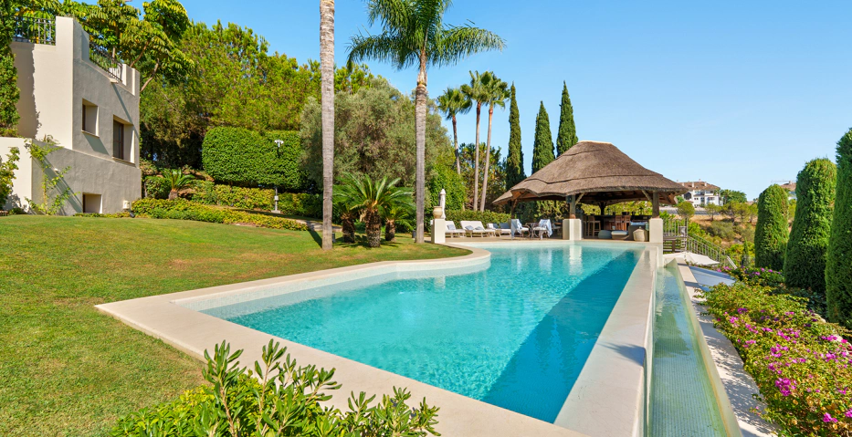 Impresionante Villa Andaluza en Lomas de Marbella Club
