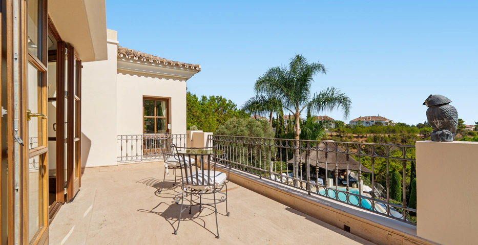 Impresionante Villa Andaluza en Lomas de Marbella Club