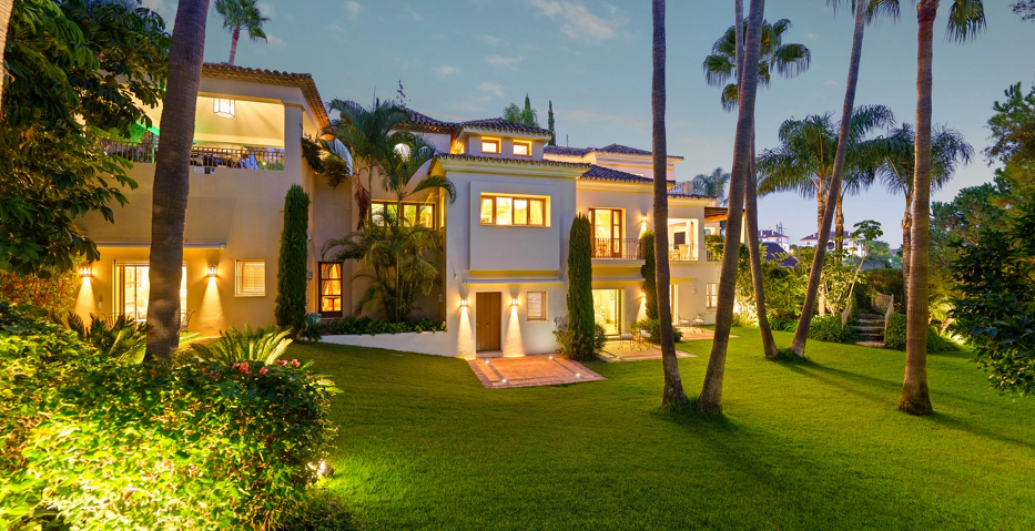 Impresionante Villa Andaluza en Lomas de Marbella Club