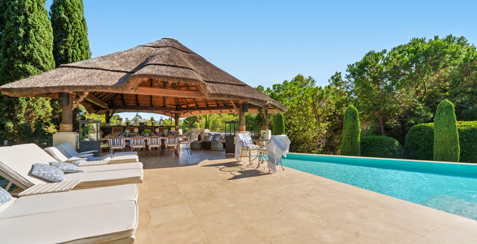 Impresionante Villa Andaluza en Lomas de Marbella Club