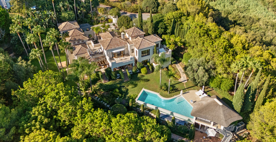 Impresionante Villa Andaluza en Lomas de Marbella Club