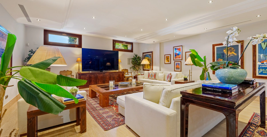 Impresionante Villa Andaluza en Lomas de Marbella Club
