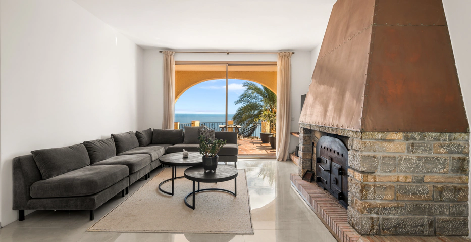 Magnífica Villa Andaluza con Toque Escandinavo y Vistas al Mar en Estepona Oeste