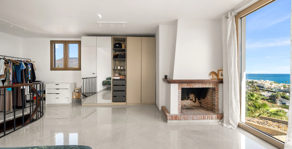Magnífica Villa Andaluza con Toque Escandinavo y Vistas al Mar en Estepona Oeste