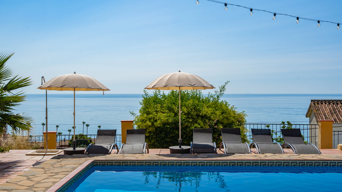 Villa for sale in Buenas Noches, Estepona West