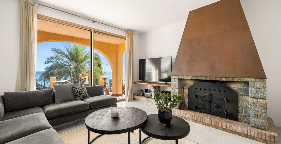 Magnífica Villa Andaluza con Toque Escandinavo y Vistas al Mar en Estepona Oeste
