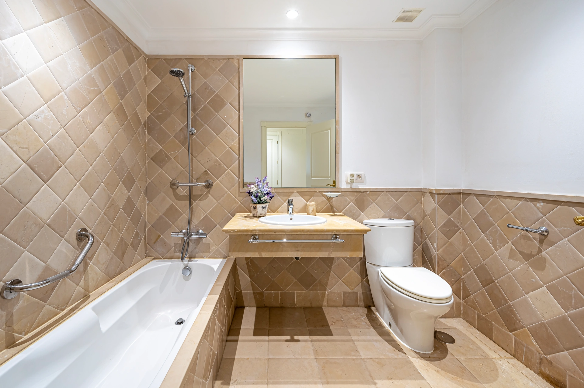 Apartment for sale in Benavista, Estepona East
