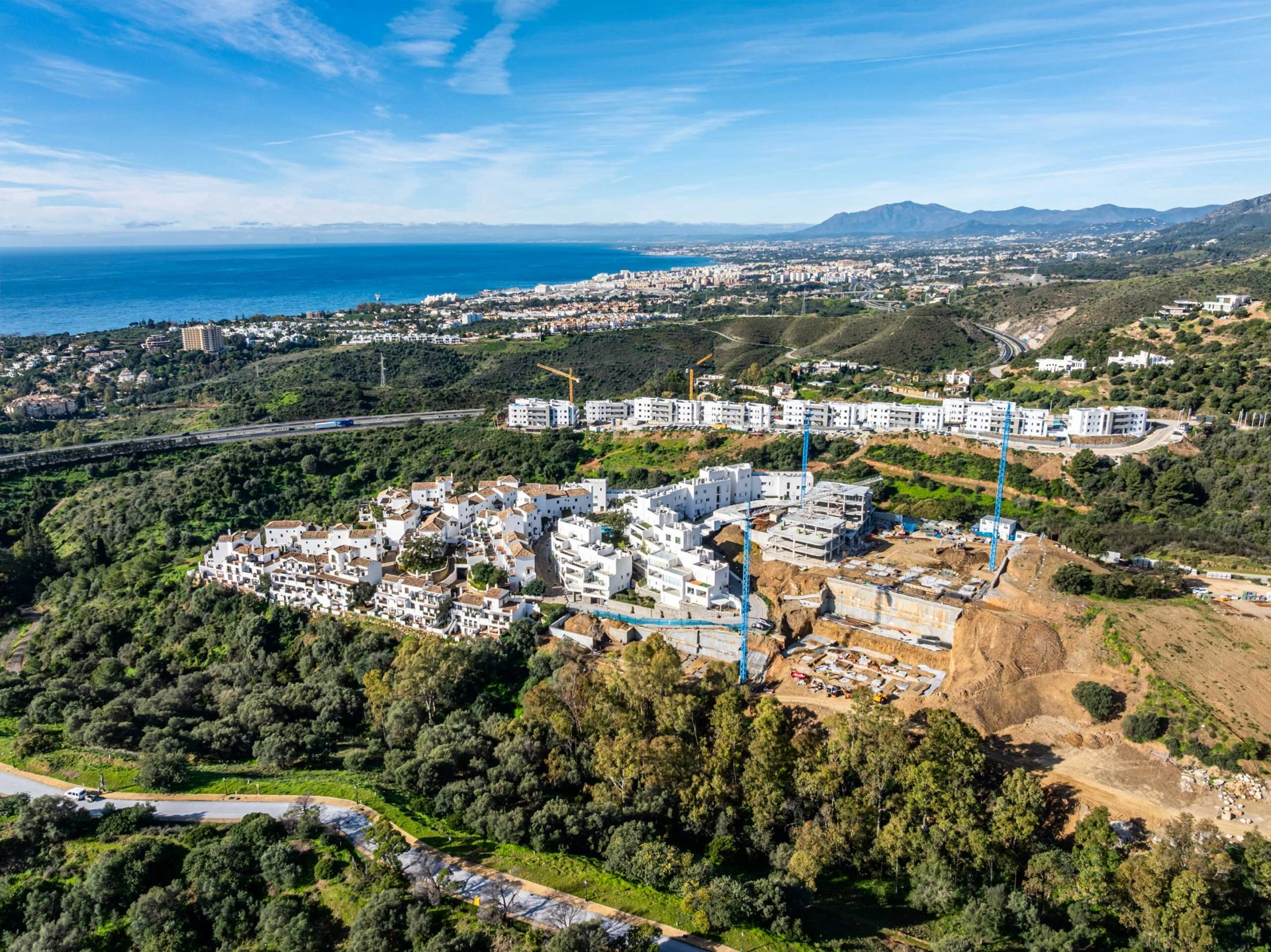 Ático en venta en Los Altos de los Monteros, Marbella Este