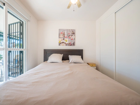 Apartamento reformado con amplia terraza y licencia turística en Nueva Andalucía