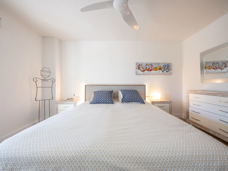 Apartamento reformado con amplia terraza y licencia turística en Nueva Andalucía