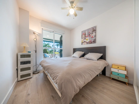 Apartamento reformado con amplia terraza y licencia turística en Nueva Andalucía
