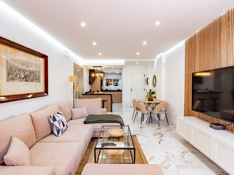 Recently renovated ground floor apartment with private garden in La Reserva de Marbella, front line golf, terrace, and communal pool.