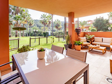 Recently renovated ground floor apartment with private garden in La Reserva de Marbella, front line golf, terrace, and communal pool.