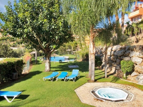 Recently renovated ground floor apartment with private garden in La Reserva de Marbella, front line golf, terrace, and communal pool.