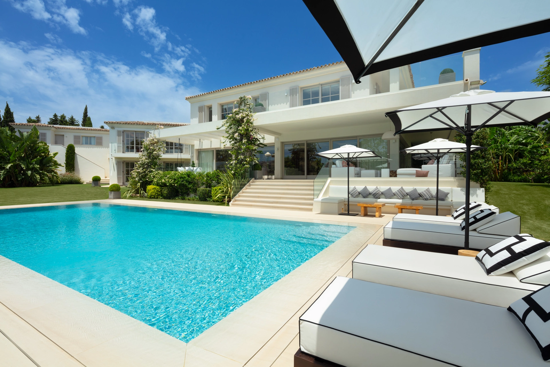 Villa en venta en Nueva Andalucia, Marbella