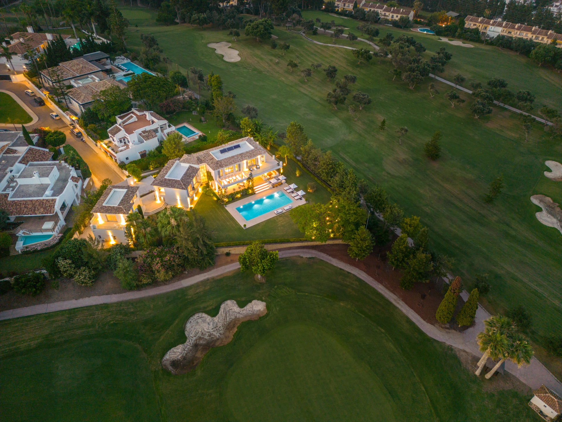 Villa en venta en Nueva Andalucia, Marbella
