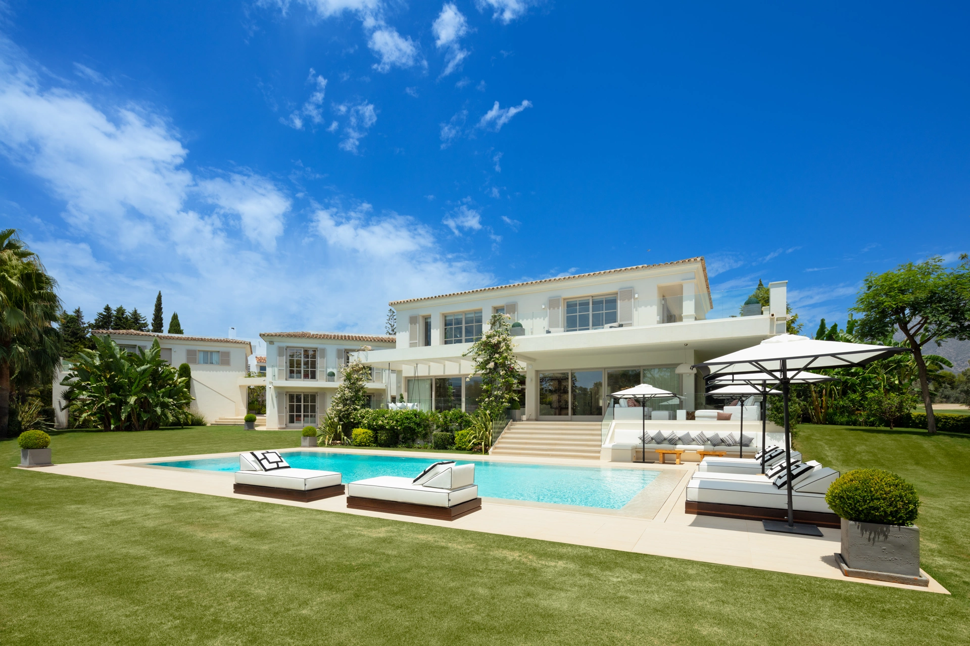 Villa en venta en Nueva Andalucia, Marbella