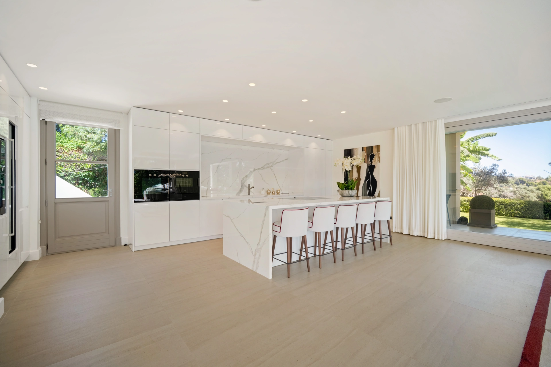 Villa en venta en Nueva Andalucia, Marbella