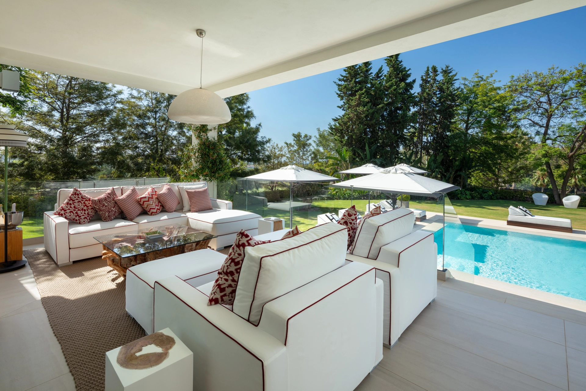 Villa en venta en Nueva Andalucia, Marbella