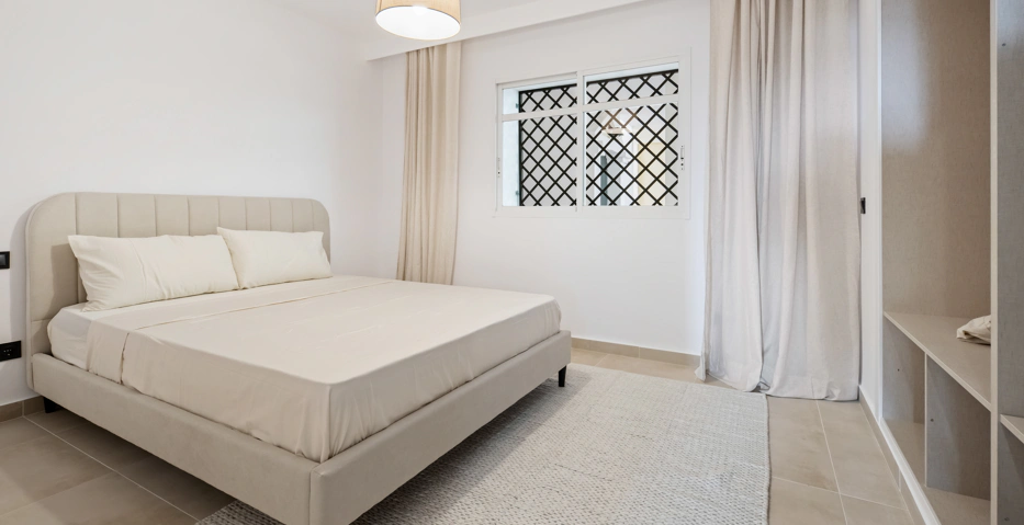 Apartamento de Tres Dormitorios Totalmente Renovado en el Corazón de Nueva Andalucía, Aloha