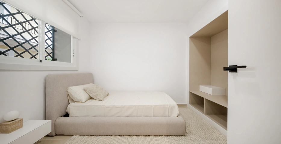 Apartamento de Tres Dormitorios Totalmente Renovado en el Corazón de Nueva Andalucía, Aloha