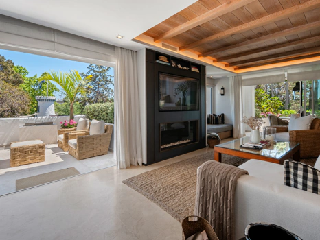 Elegant One-Bedroom Apartment in Puente Romano, Marbella’s Golden Mile